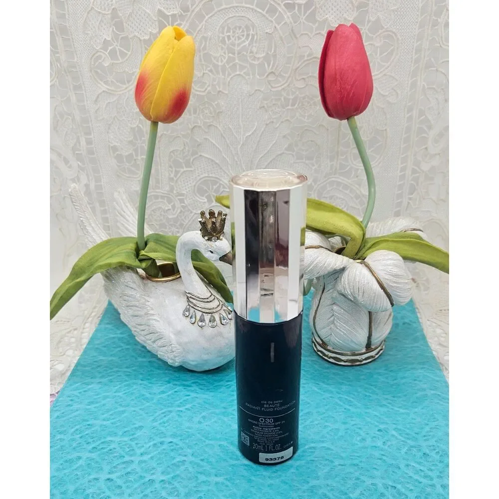 Cle de Peau O30 Medium Ochre  Radiant Fluid Foundation SPF24 NEW